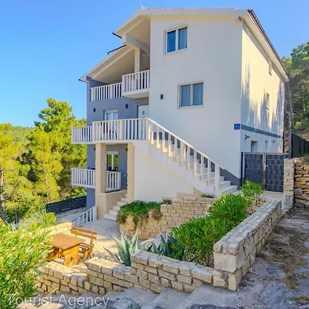 Appartement Panoramic Forest Retreat With Pool And Seaview
