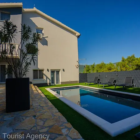 Panoramic Forest Retreat With Pool And Seaview * Donji Karin