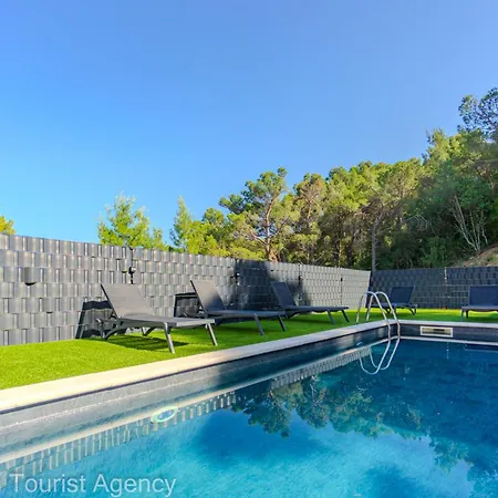 Apartment Panoramic Forest Retreat With Pool And Seaview Donji Karin