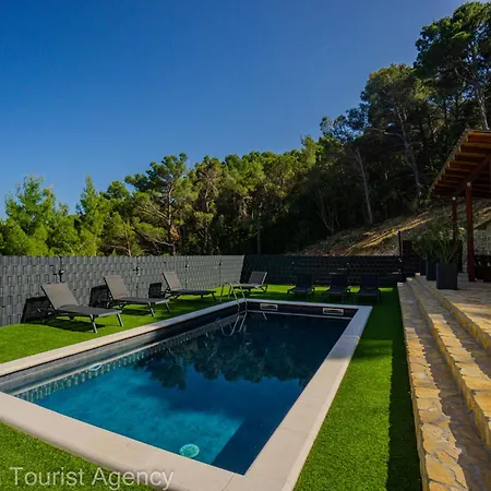 Panoramic Forest Retreat With Pool And Seaview * Donji Karin