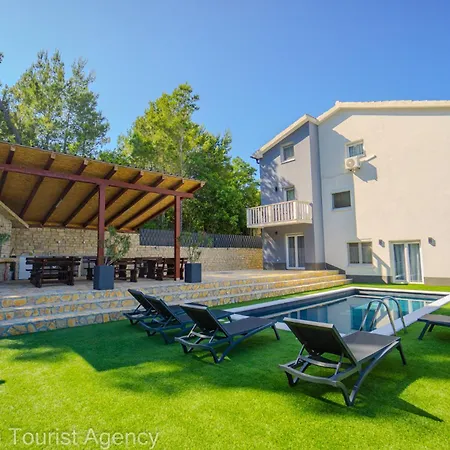 Panoramic Forest Retreat With Pool And Seaview Apartament