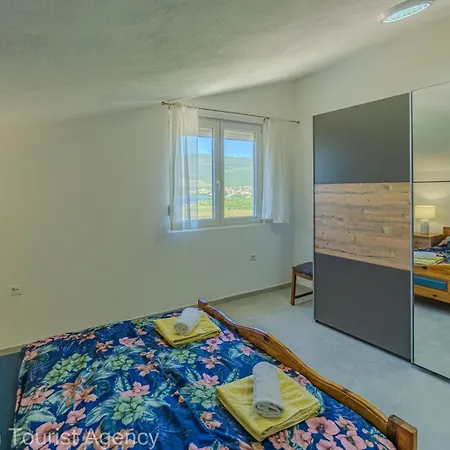 Apartment Panoramic Forest Retreat With Pool And Seaview Donji Karin