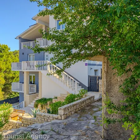 Panoramic Forest Retreat With Pool And Seaview *