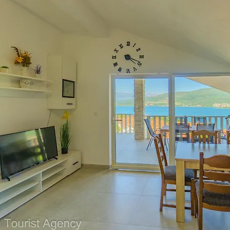 Panoramic Forest Retreat With Pool And Seaview Donji Karin