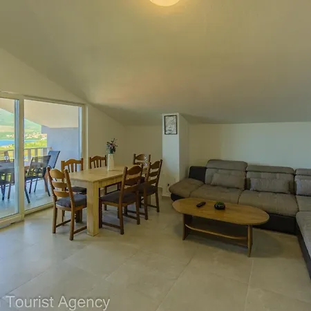 Apartment Panoramic Forest Retreat With Pool And Seaview *
