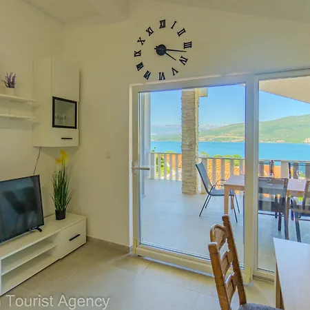 Panoramic Forest Retreat With Pool And Seaview * Donji Karin