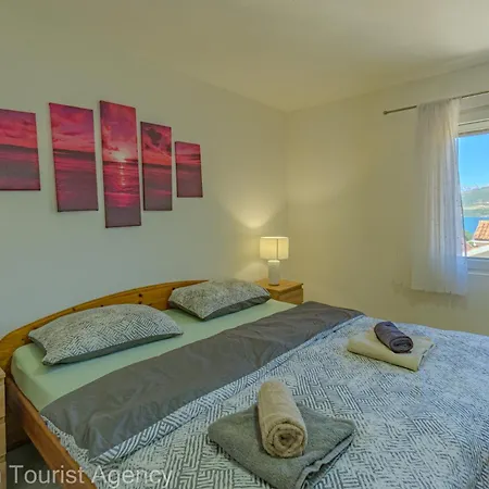 Apartment Panoramic Forest Retreat With Pool And Seaview Donji Karin
