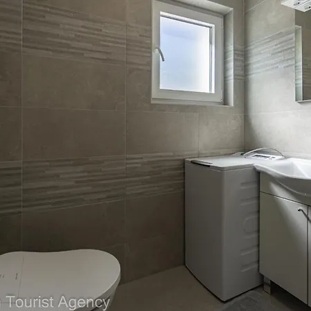 Apartment Panoramic Forest Retreat With Pool And Seaview Donji Karin