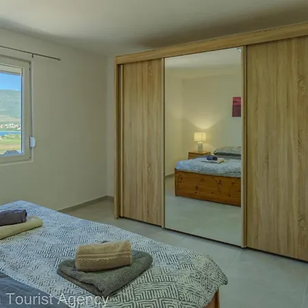 Panoramic Forest Retreat With Pool And Seaview *