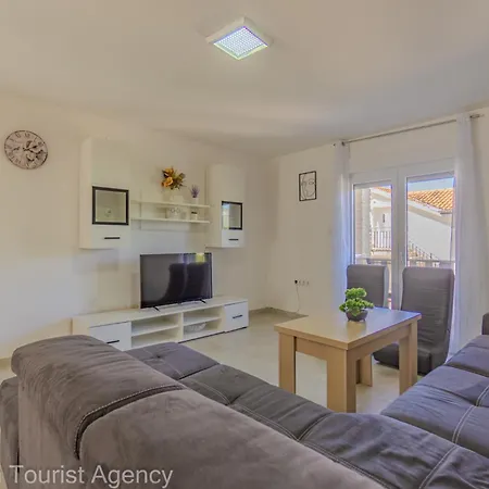 Panoramic Forest Retreat With Pool And Seaview * Donji Karin