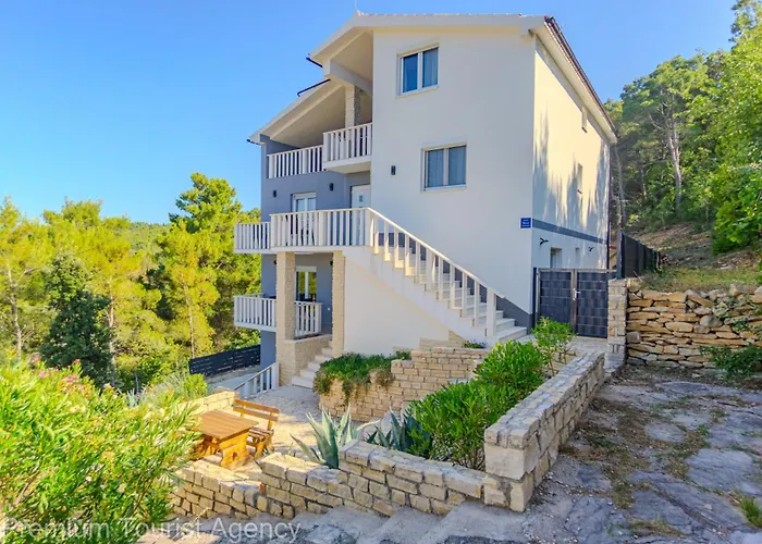 Lägenhet Panoramic Forest Retreat With Pool And Seaview