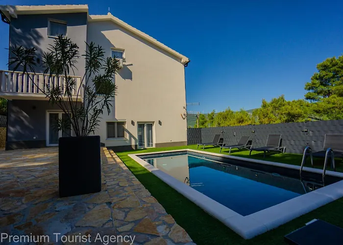 Panoramic Forest Retreat With Pool And Seaview * Donji Karin