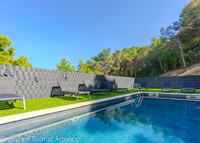 Lägenhet Panoramic Forest Retreat With Pool And Seaview Donji Karin