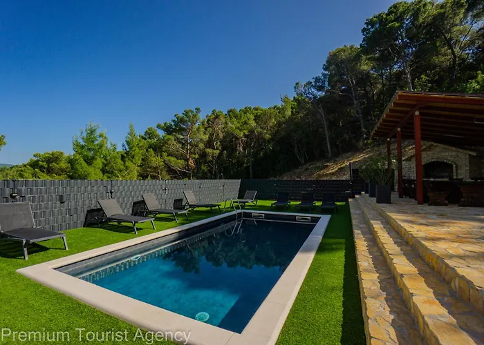 Panoramic Forest Retreat With Pool And Seaview * Donji Karin