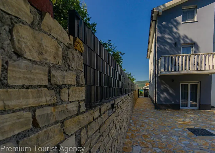 Lägenhet Panoramic Forest Retreat With Pool And Seaview