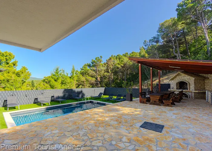 Lägenhet Panoramic Forest Retreat With Pool And Seaview *