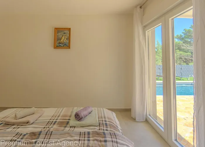 Panoramic Forest Retreat With Pool And Seaview Lägenhet