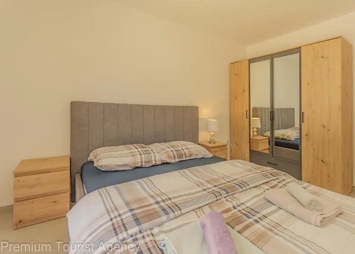 Panoramic Forest Retreat With Pool And Seaview Lägenhet