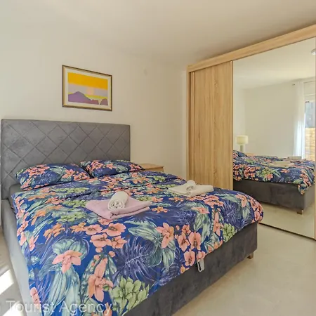 Appartement Panoramic Forest Retreat With Pool And Seaview