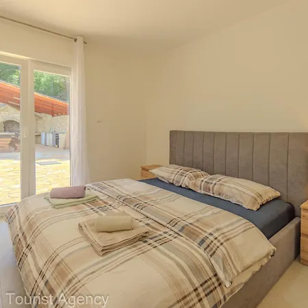 Appartement Panoramic Forest Retreat With Pool And Seaview