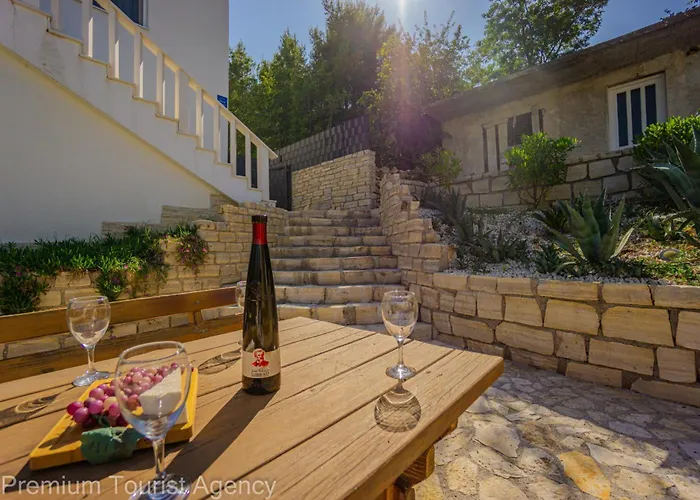 Panoramic Forest Retreat With Pool And Seaview Donji Karin