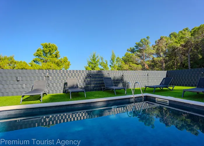 Panoramic Forest Retreat With Pool And Seaview Donji Karin