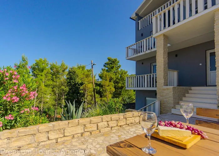 Panoramic Forest Retreat With Pool And Seaview Apartman Donji Karin