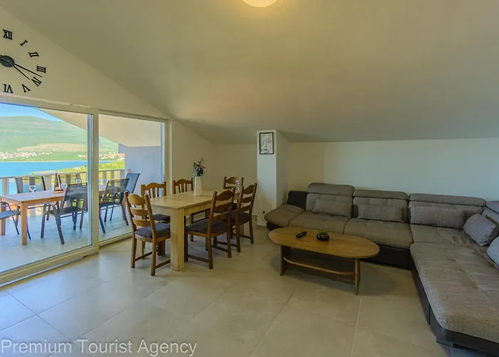 Apartman Panoramic Forest Retreat With Pool And Seaview *