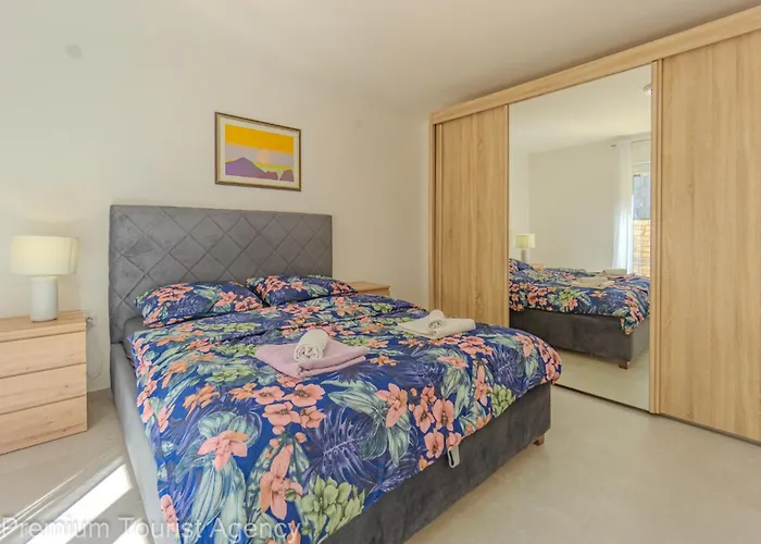 Apartman Panoramic Forest Retreat With Pool And Seaview