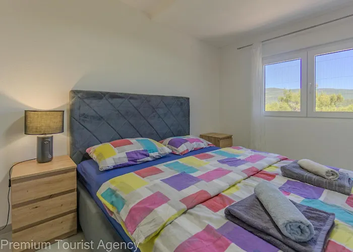 Apartman Panoramic Forest Retreat With Pool And Seaview Donji Karin