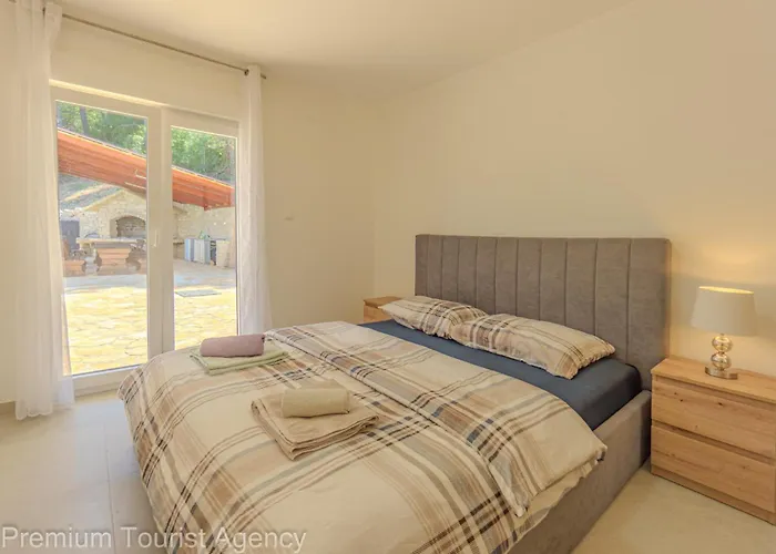 Apartman Panoramic Forest Retreat With Pool And Seaview