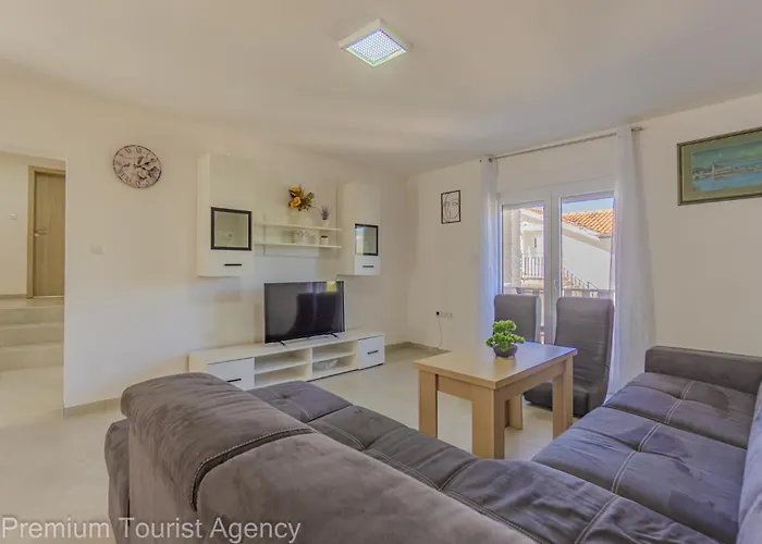 Panoramic Forest Retreat With Pool And Seaview * Donji Karin