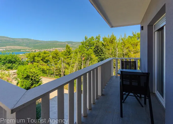 Panoramic Forest Retreat With Pool And Seaview *